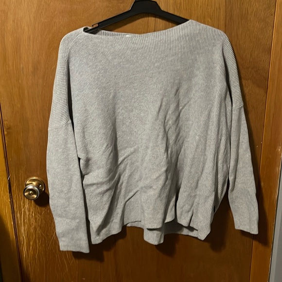 2 for 15$// Uniqlo Sweater - Picture 1 of 2